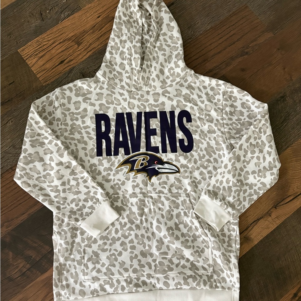 Ameda White and Gray Leopard Print Hoodie